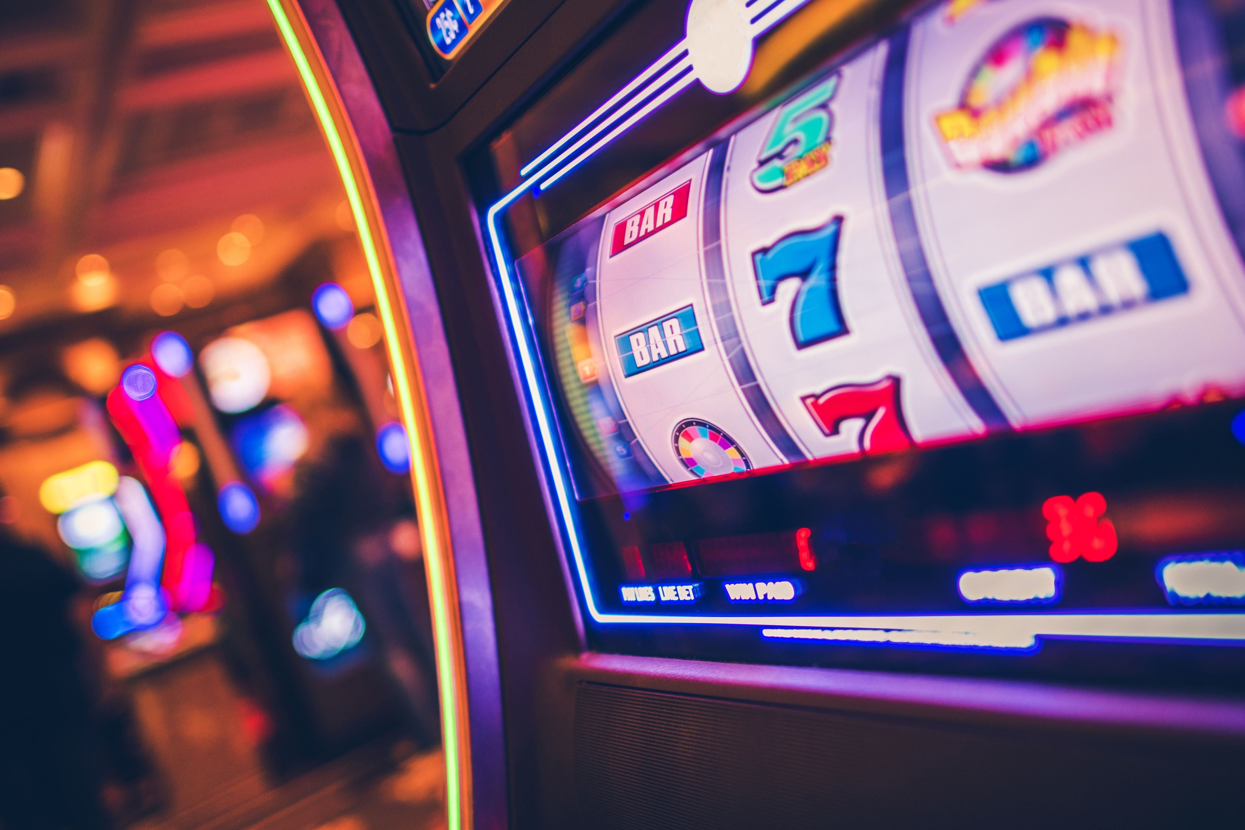mpokick slot mobile app interface showing live football markets and live-dealer tables